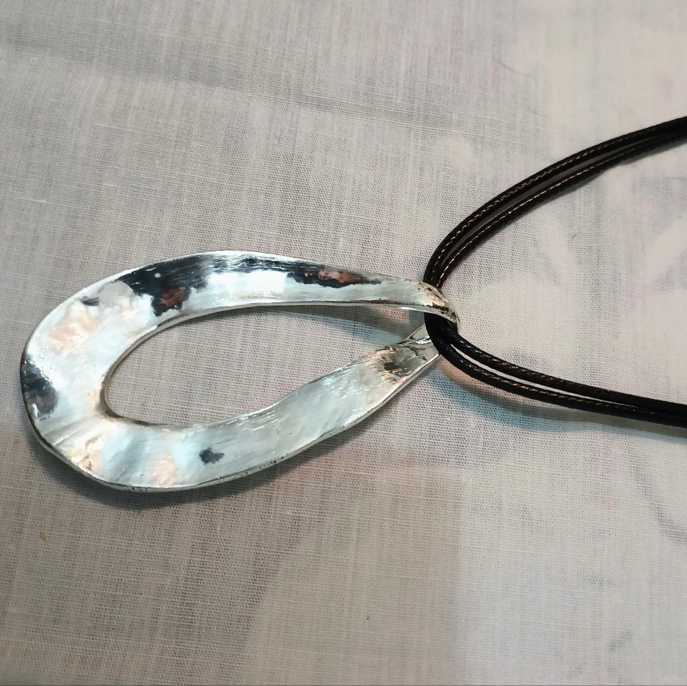 🖤NWOT 1946 Large Hammered Silver Pendant Double Black Cord Necklace (20